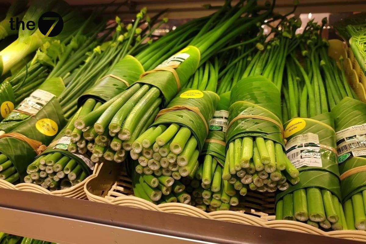 Siêu thị Thái Lan dùng lá chuối thay thế các túi nilon để gói thực phẩm 
