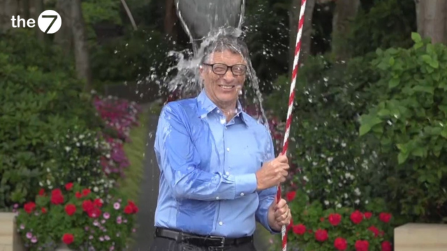 Bill Gates thực hiện Ice Bucket Challenge sau lời thách thức của nhà sáng lập Facebook Mark Zuckerberg