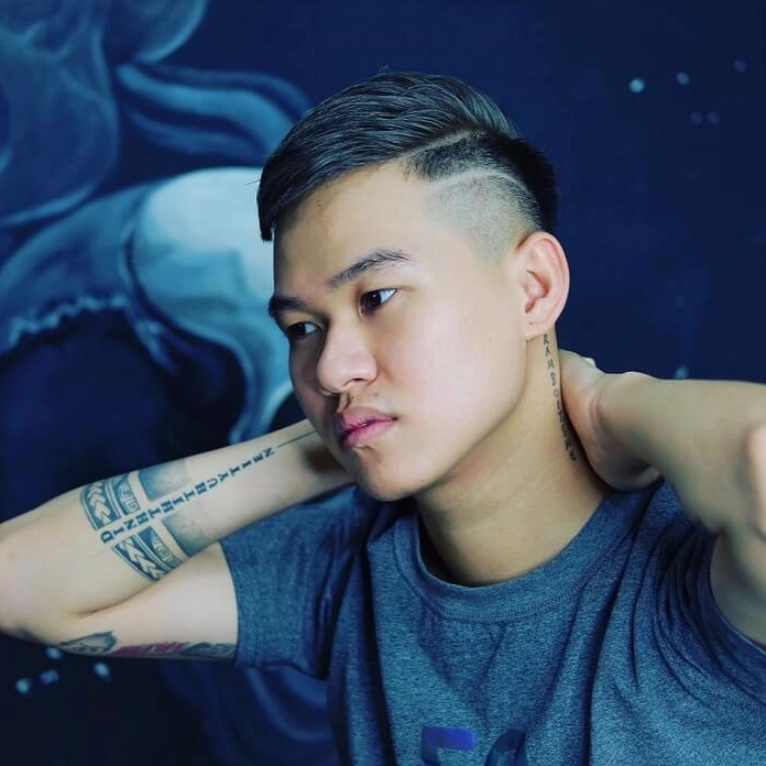 Anh có lối nói chuyện duyên dáng hài hước