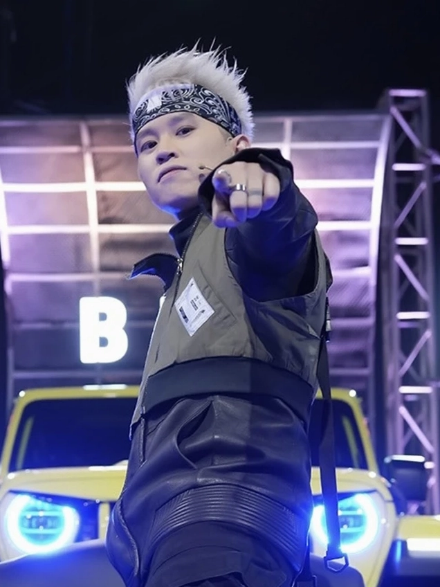 B Ray với vai trò huấn luyện viên Rap Việt