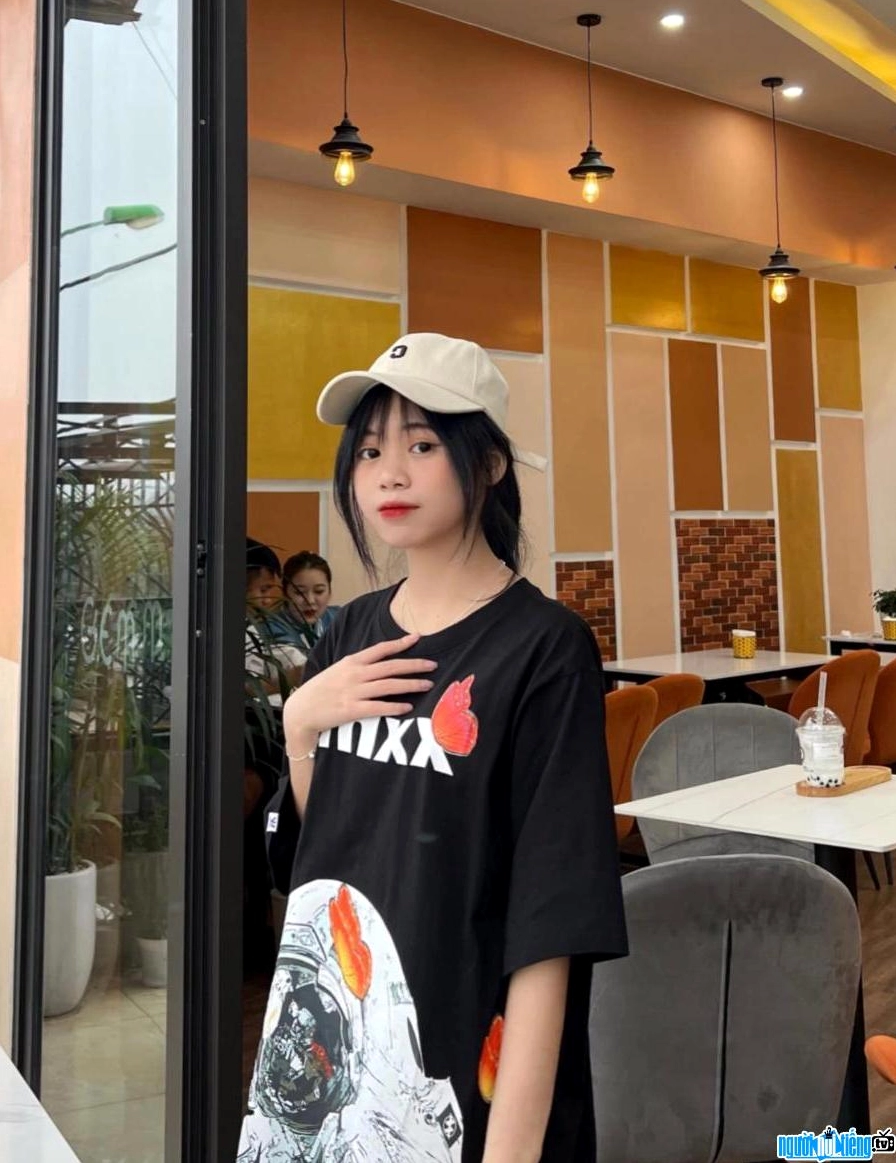 Bé Quỳnh FF trẻ trung và năng động