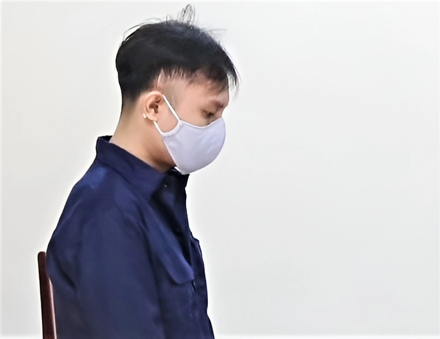 Bị cáo Lê Hoàng Long tại tòa án.