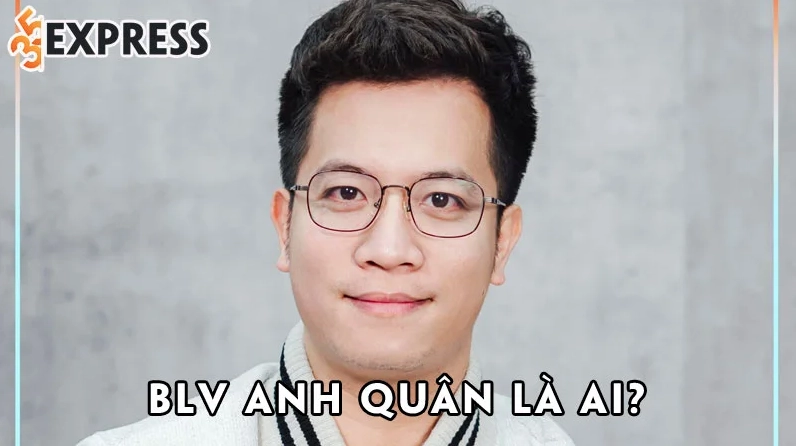 BLV Anh Quân trong một buổi bình luận bóng đá
