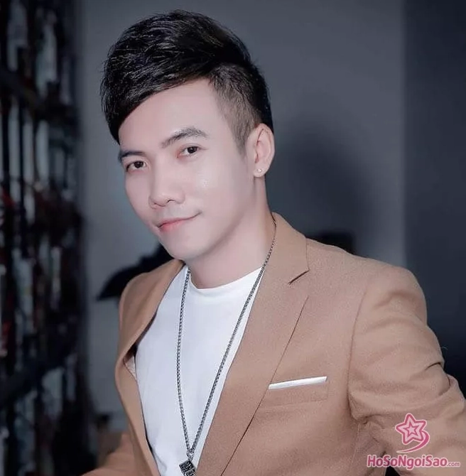 Ca sĩ Phạm Trưởng với sự nghiệp âm nhạc đáng ngưỡng mộ