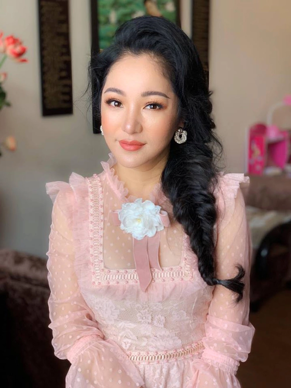 Ca sĩ Phi Nhung với nụ cười rạng rỡ