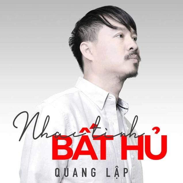 Ca sĩ Quang Lập thể hiện ca khúc Bolero