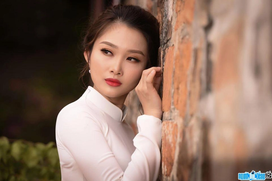Ca sĩ Thanh Quý trong trang phục áo dài truyền thống.