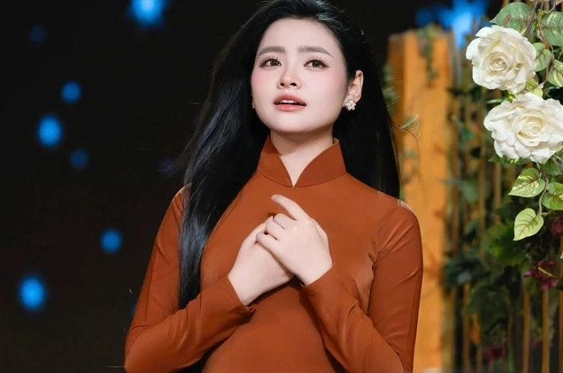 Ca sĩ Thu Hường: Tốt nghiệp thủ khoa, kiên định với dòng nhạc bolero