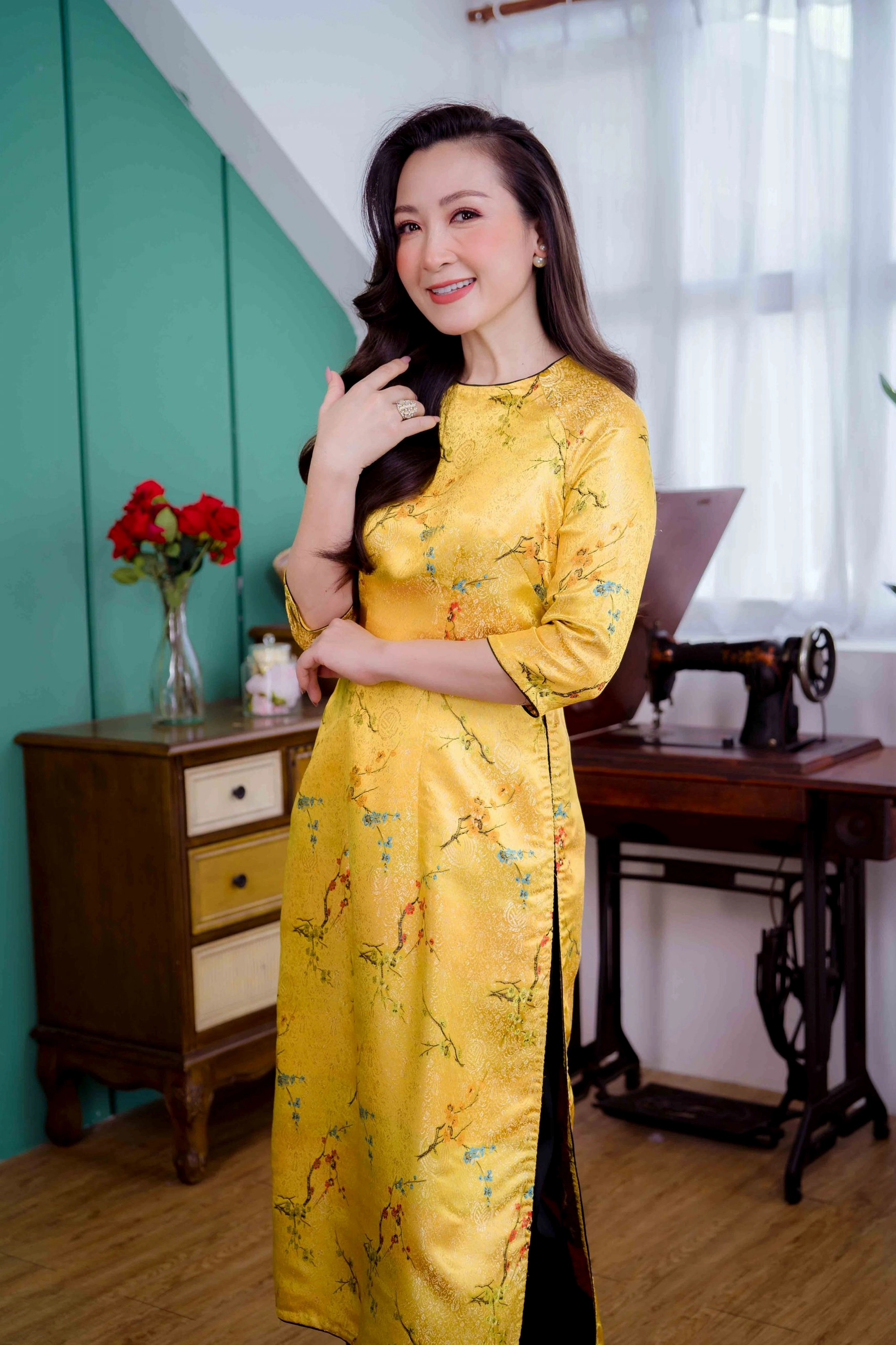 Chân dung diễn viên Khánh Huyền.