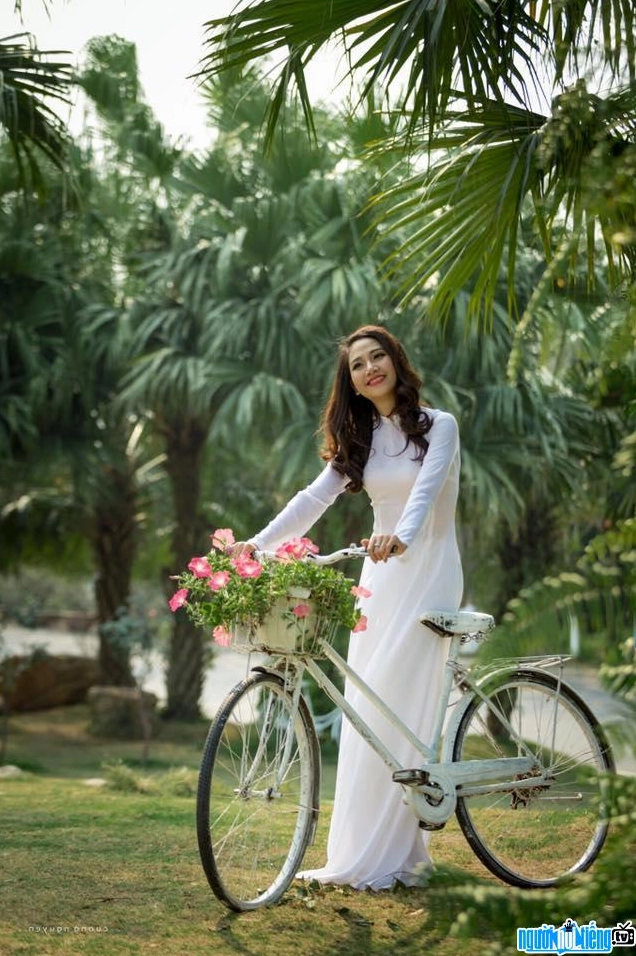 Cô nữ MC xinh đẹp Mỹ Vân