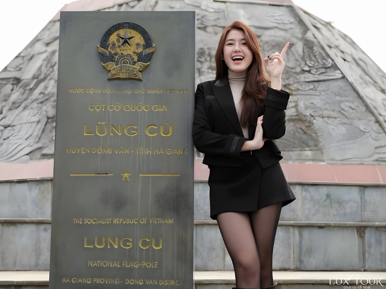 Cột cờ Lũng Cú uy nghiêm trên đỉnh núi