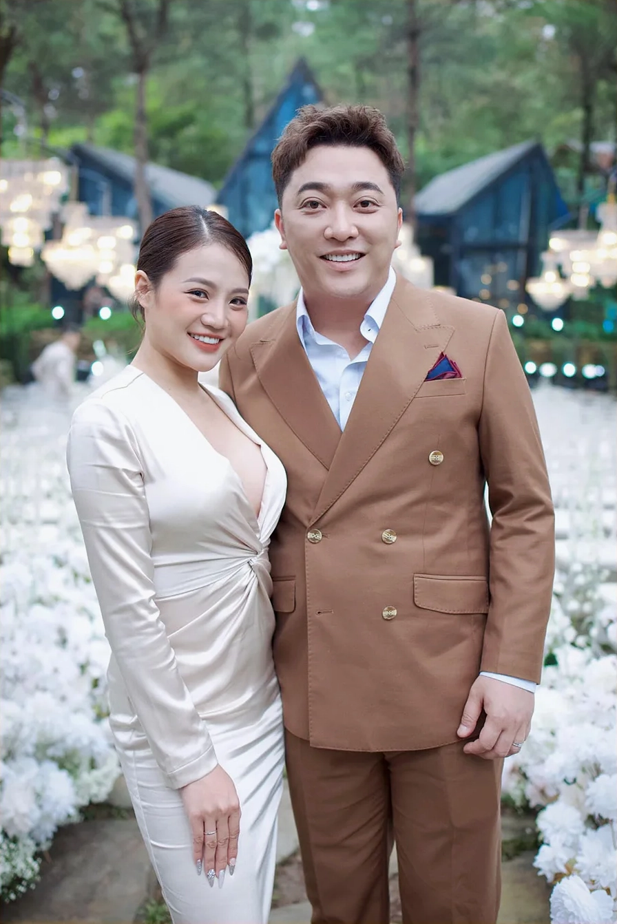 Đám cưới của ca sĩ Yanbi và diễn viên Trang Abby