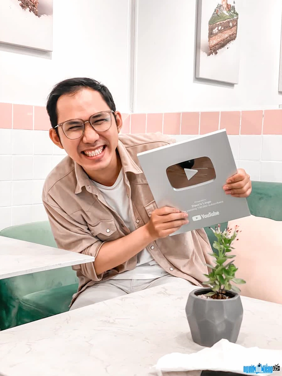 Davo's Lingo với các video về kiến thức