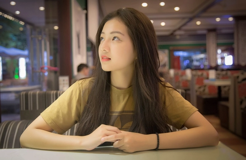 Diễn viên Bích Ngọc trong trang phục dân tộc