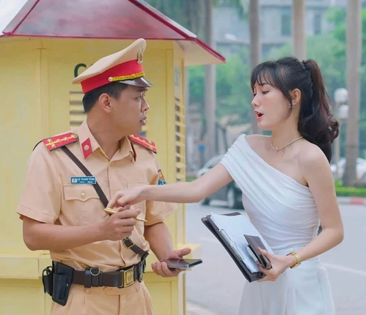 Diễn viên Khánh Ly trong phim Đi giữa trời rực rỡ