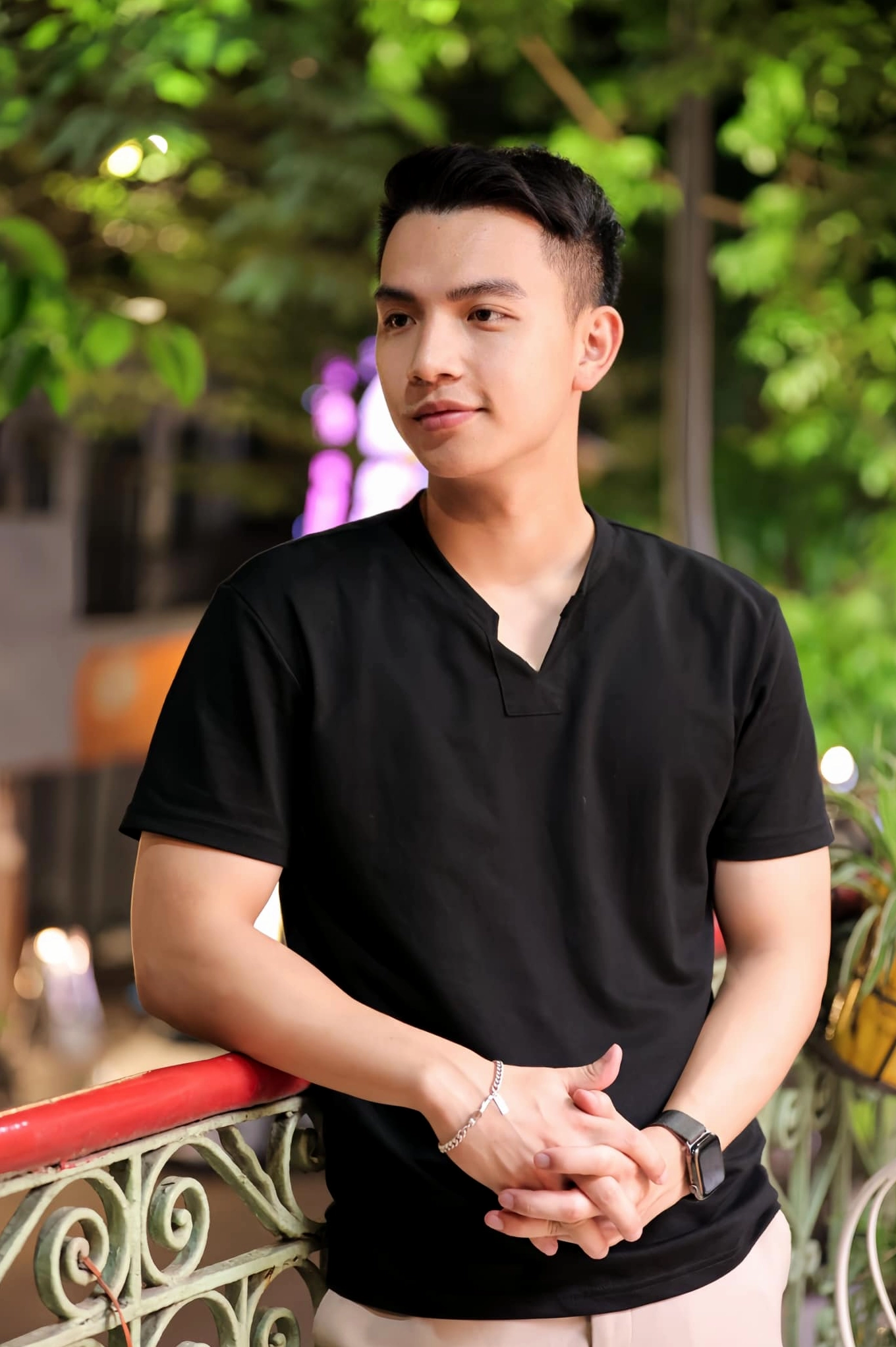 Diễn viên Việt Hoàng trong một cảnh quay.