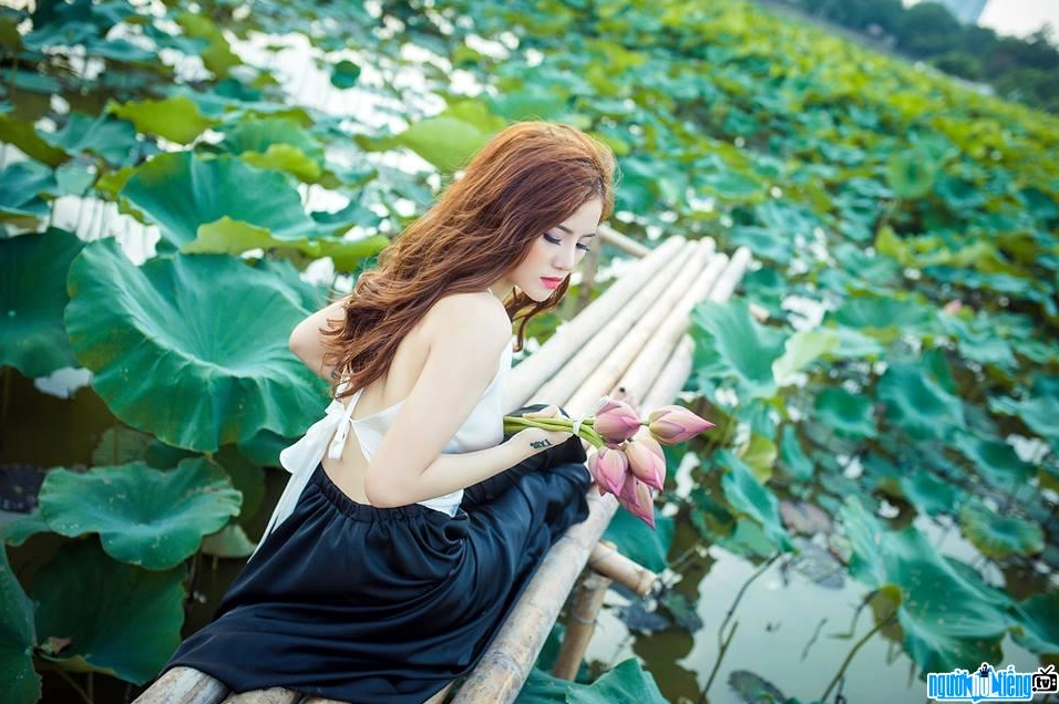 DJ Linh Kem trên sân khấu