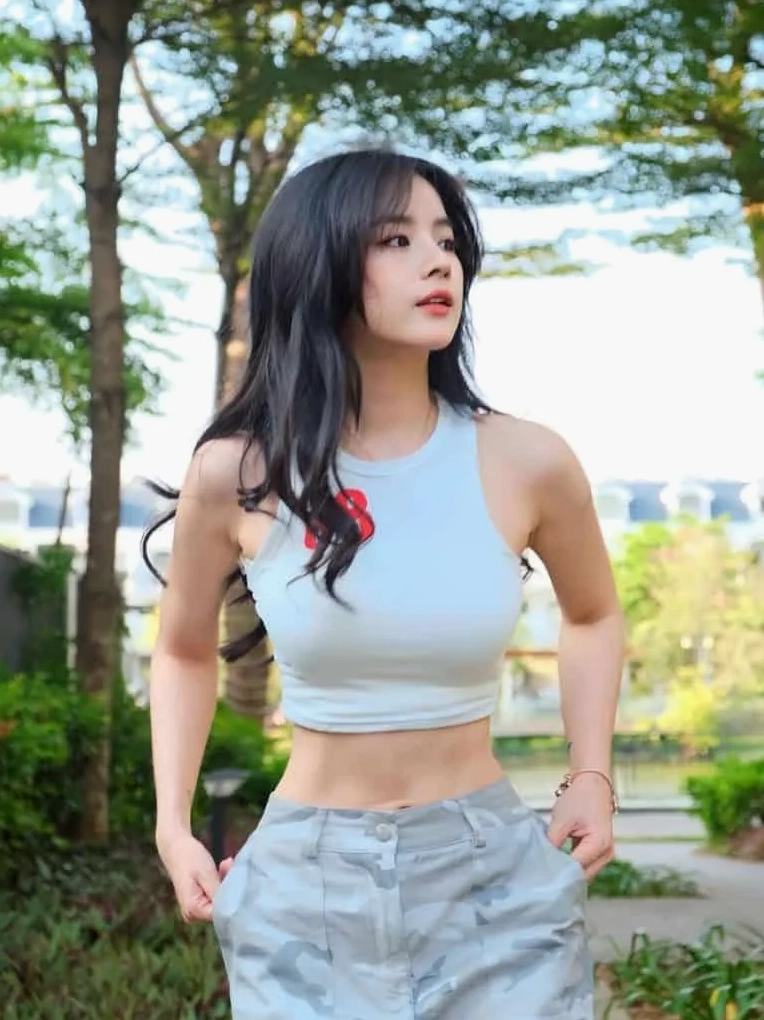 DJ Mie với phong cách trình diễn năng động