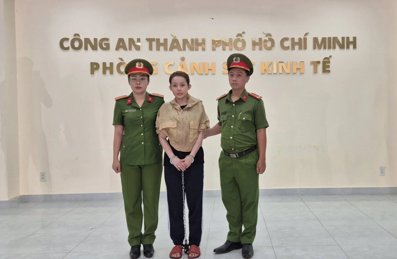 DJ Ngân 98: Ai là người đứng sau những tin đồn?