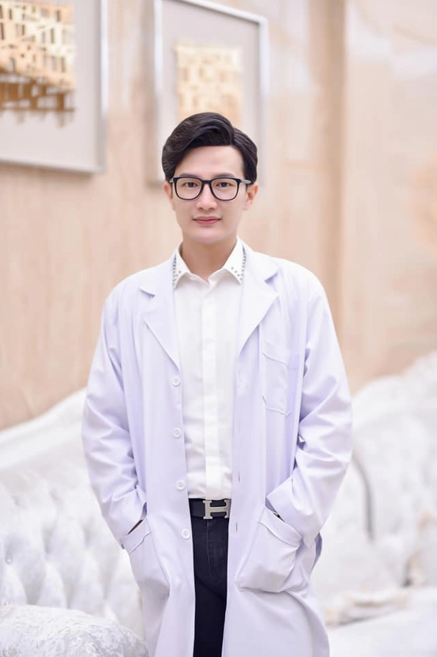 Dược sĩ Tiến với phong thái tự tin