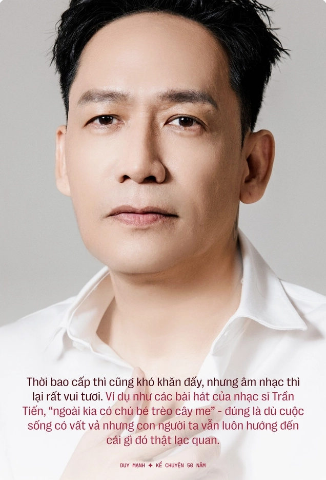 Duy Mạnh với trang phục biểu diễn