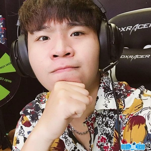 Gương mặt điển trai của Oops Buron thu hút phái nữ