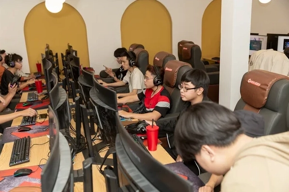 Hà Tiều Phu mở quán net tphcm 2