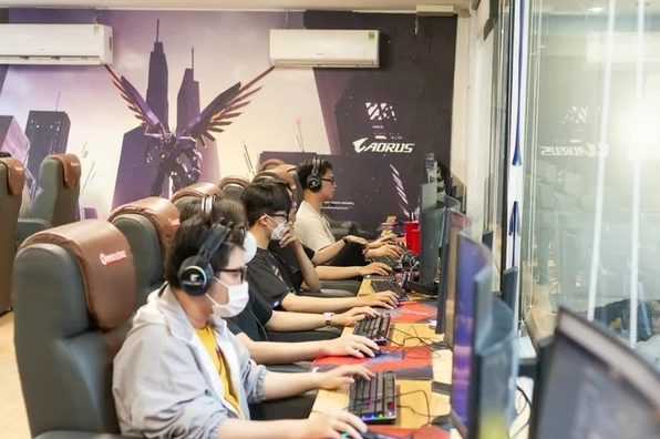 Hà Tiều Phu mở quán net tphcm 4