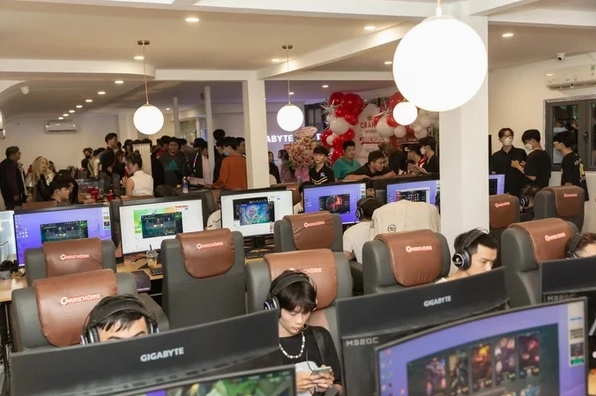 Hà Tiều Phu mở quán net tphcm