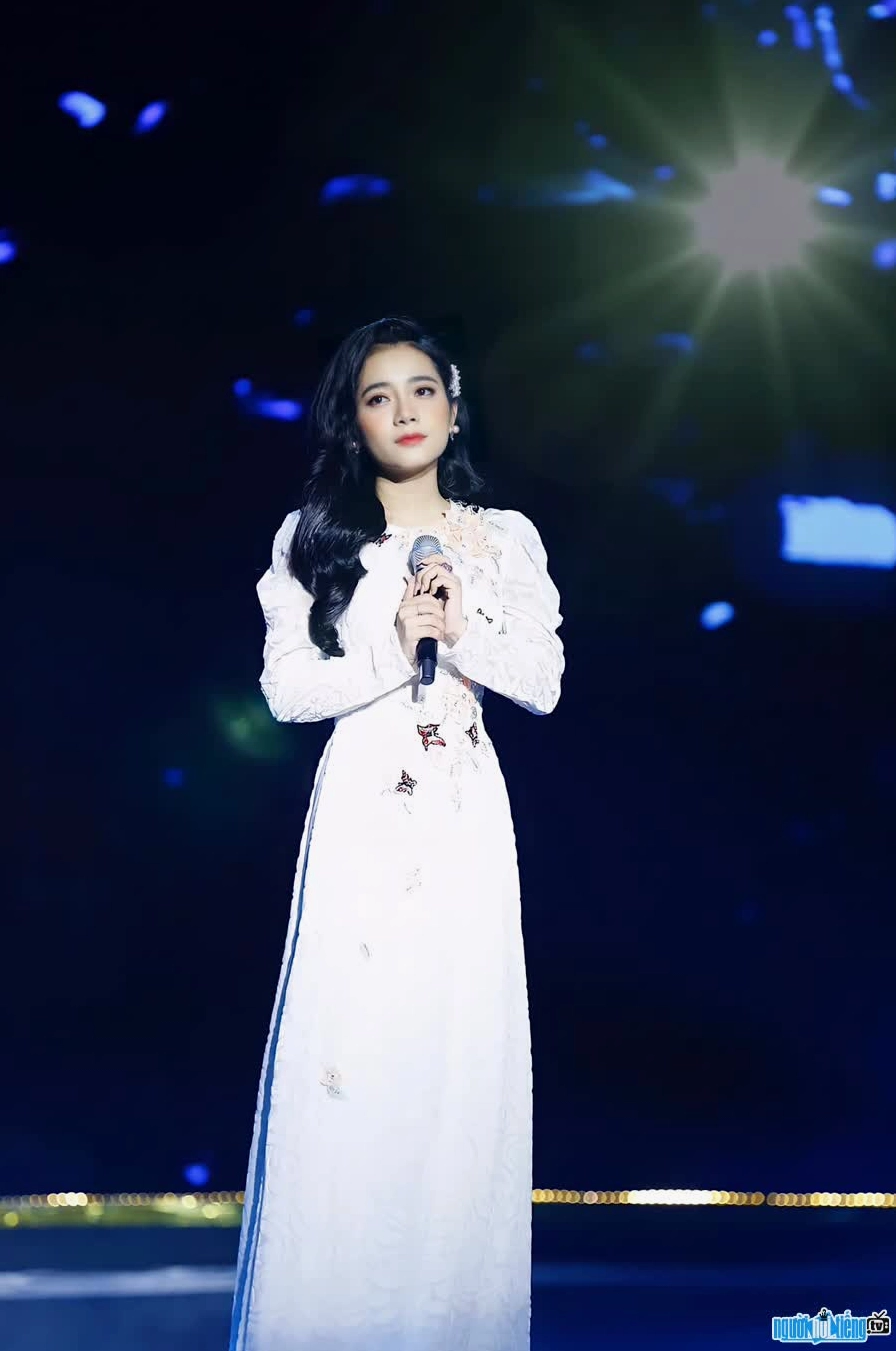 Hanh An constantly improved. Train yourself more to nurture your passion for singing