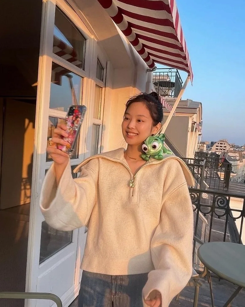 Hình ảnh cá tính của Jennie trên Instagram