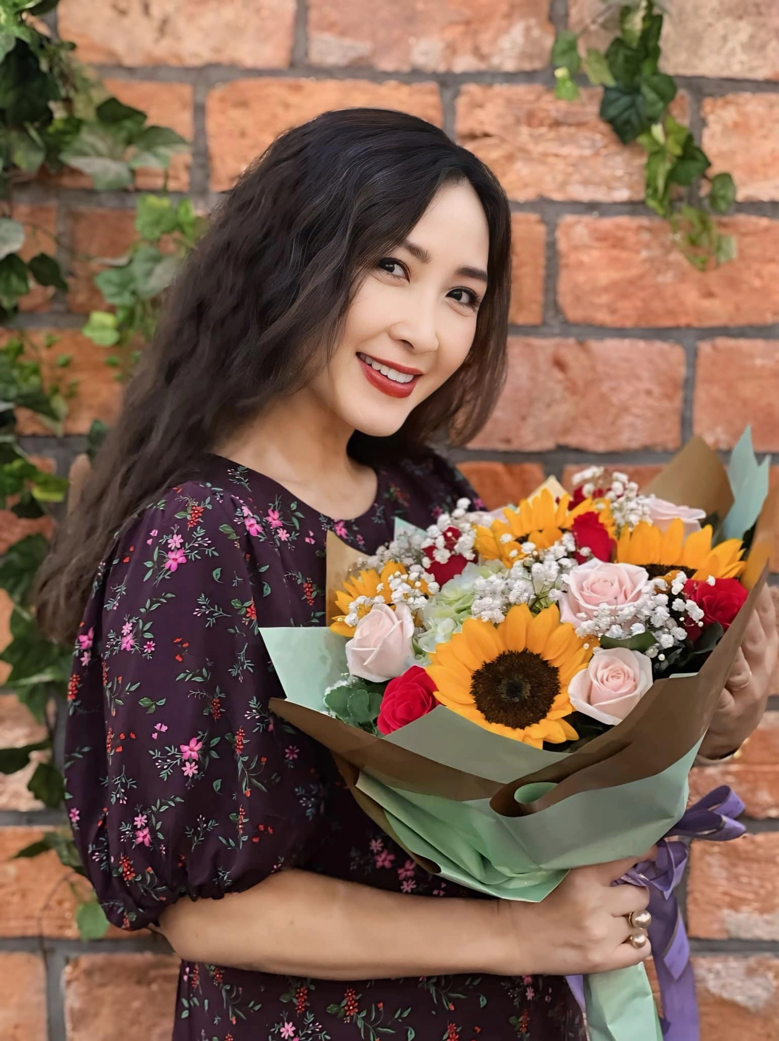 Hình ảnh diễn viên Khánh Huyền trong phim Gió ngang khoảng trời xanh.