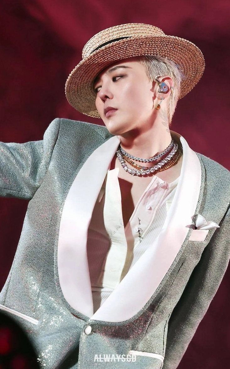Hình ảnh G-Dragon thể hiện sự sáng tạo