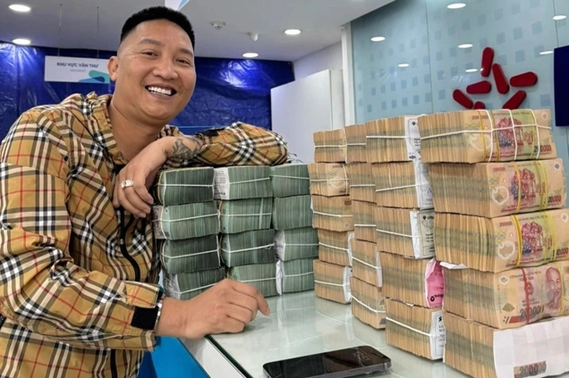 Hình ảnh Huấn Hoa Hồng và các mối quan hệ trên mạng xã hội