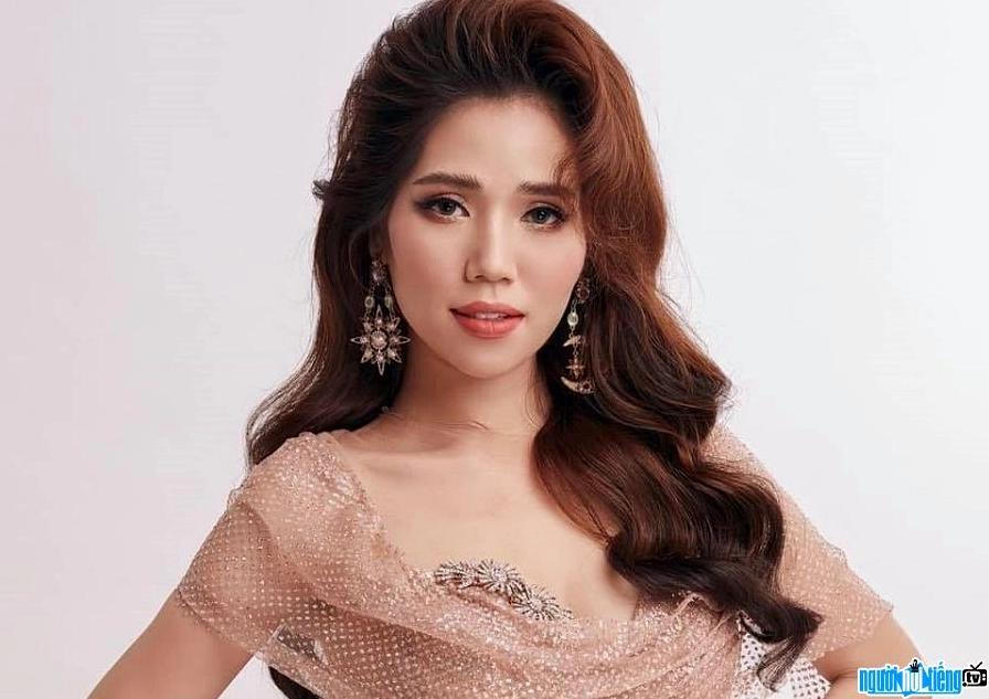 Hình ảnh Lan Vy trên trang bìa tạp chí