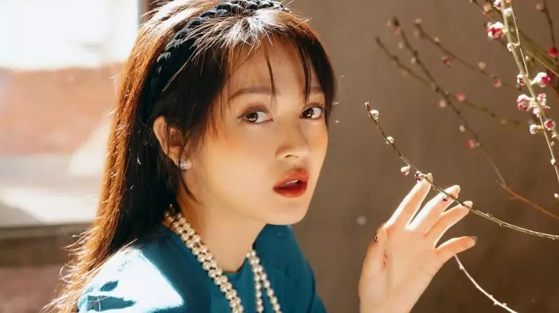 Hình ảnh Mr. Siro, một ca sĩ và nhạc sĩ nổi tiếng.