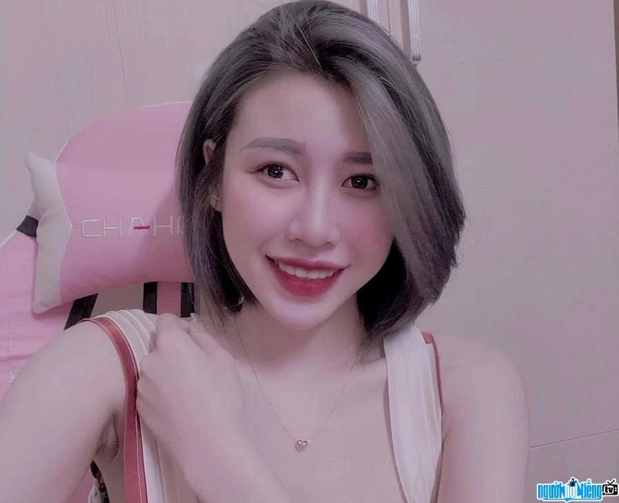 Hình ảnh Phương Ngọc Luyến trong một buổi quay video