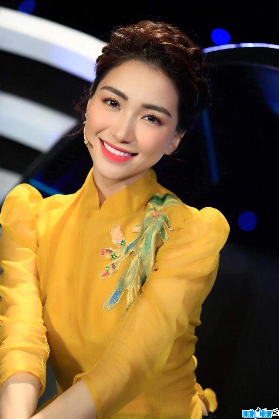 Hòa Minzy và bạn trai cũ