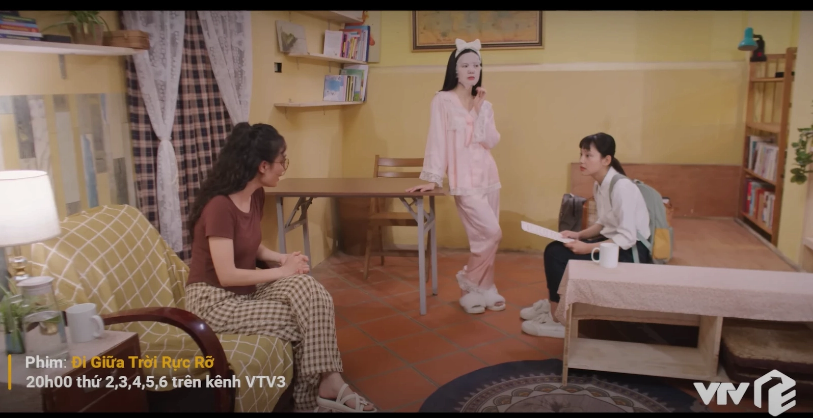 Hoàng Khánh Ly trong một cảnh quay phim