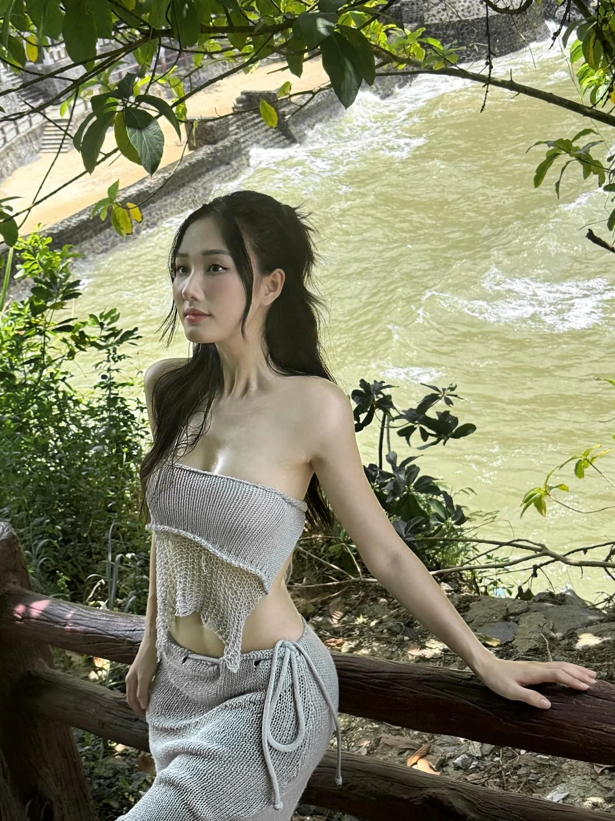 Hoàng Khánh Ly với biểu cảm đa dạng