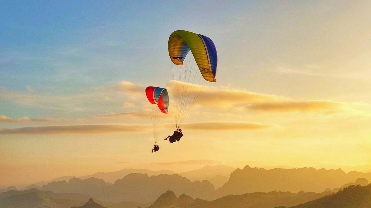 Hoạt động dù lượn - Hoạt động giải trí có thể gắn liền với địa điểm và thời điểm