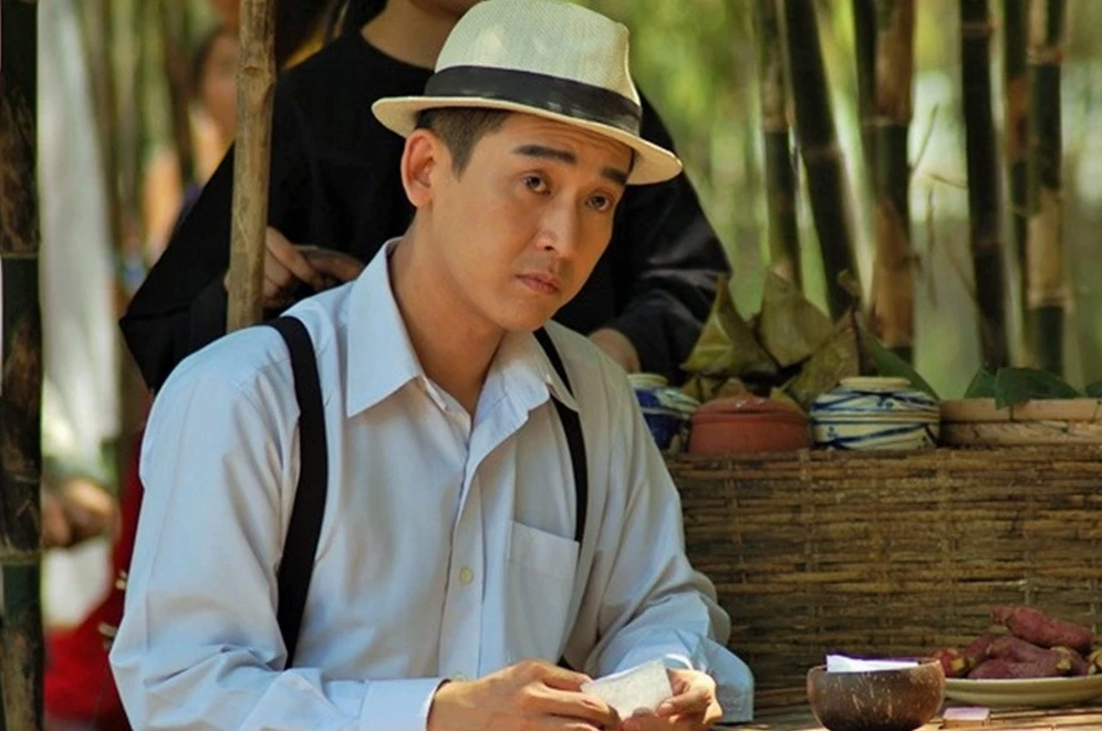Hứa Vĩ Văn với nụ cười tươi tắn, tràn đầy năng lượng.