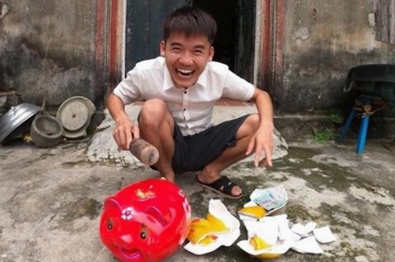 Hưng Vlog và mẹ
