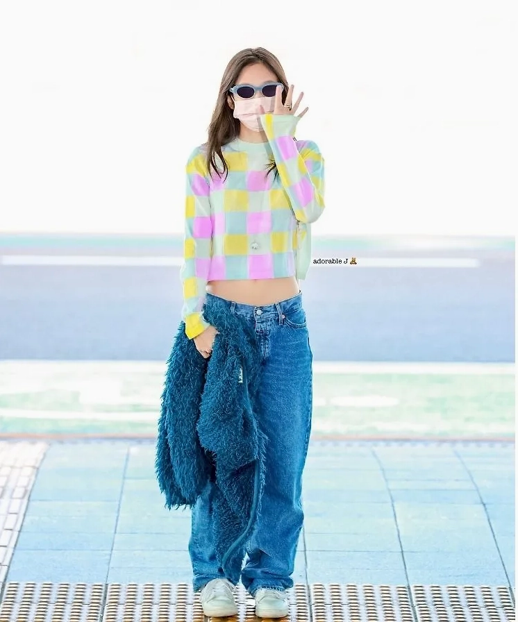 Jennie với phong cách thời trang sân bay