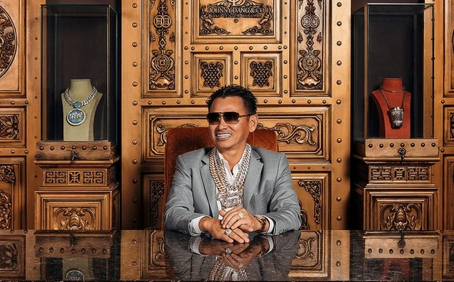Johnny Đặng là ai? Tiểu sử, sự nghiệp ông vua kim hoàn nổi tiếng ở Mỹ.