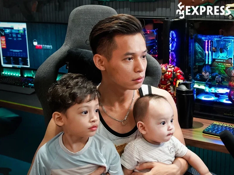 Khoảnh khắc tình cảm của Trang Mixi và Độ Mixi.