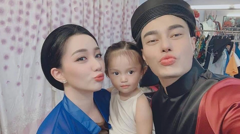 Lê Dương Bảo Lâm livestream bán hàng