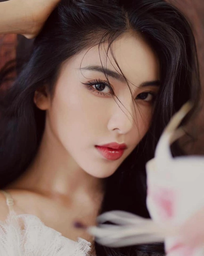 Linh Trương trong một buổi chụp hình nghệ thuật