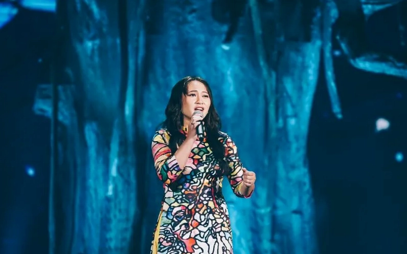 Liveshow ca nhạc, có thể hình dung về các buổi biểu diễn của ca sĩ Ý Linh.