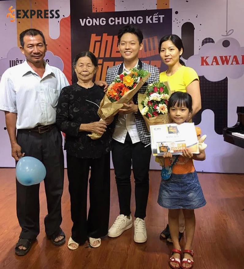 Mai Chí Công bên gia đình